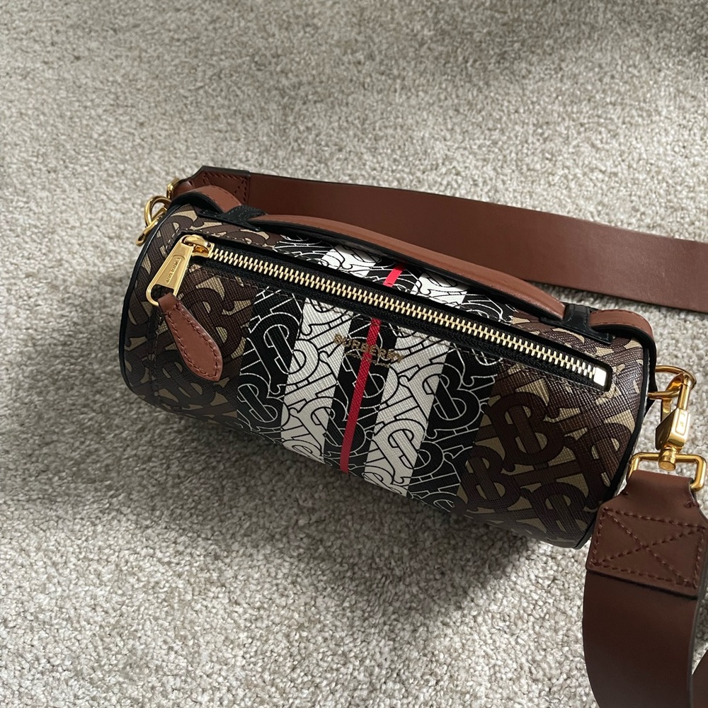 Burberry purse. Small